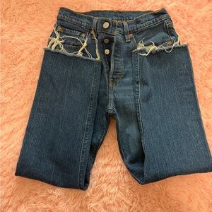 501 Levi's Distressed Ankle Jeans in Blue